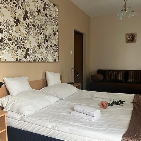 Hotel Rose City Boedapest Buitenkant foto
