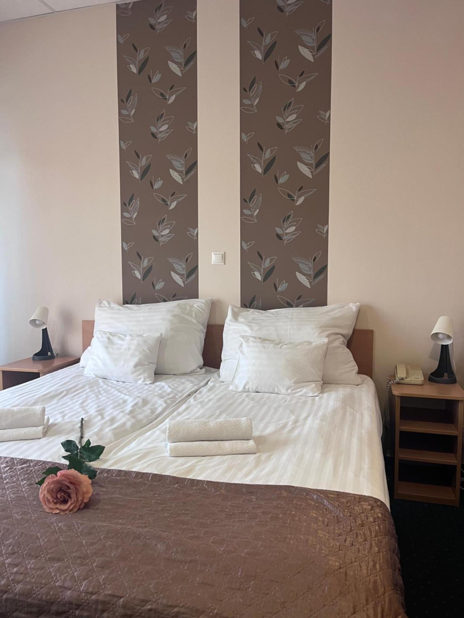 Hotel Rose City Boedapest Buitenkant foto
