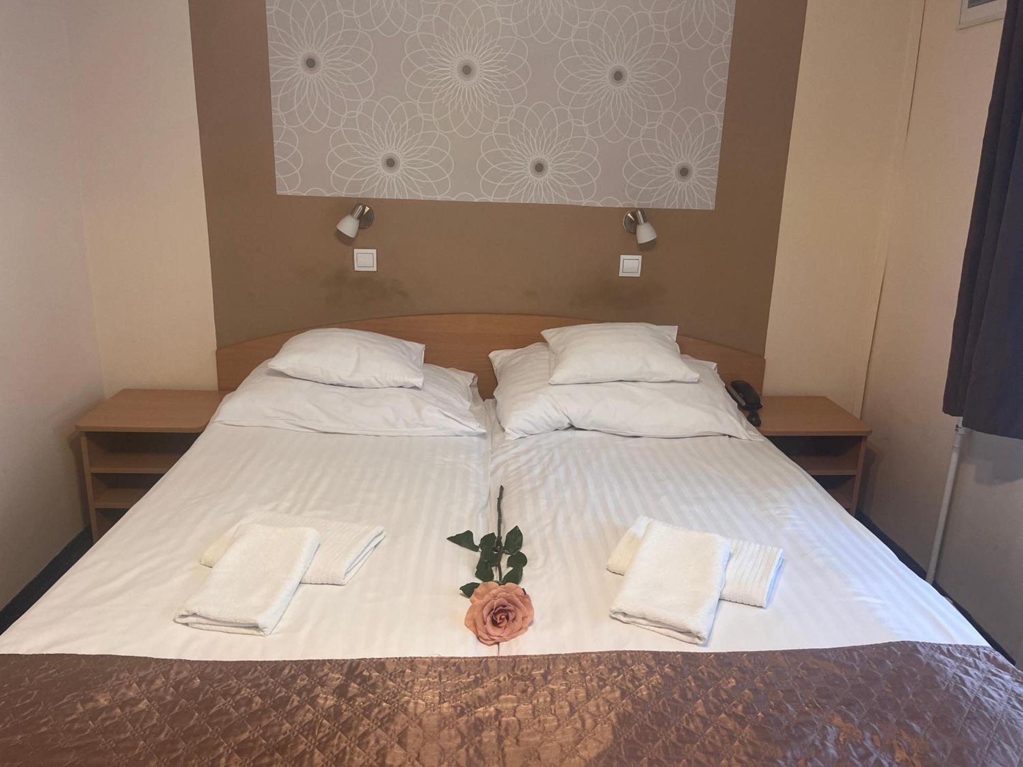 Hotel Rose City Boedapest Buitenkant foto