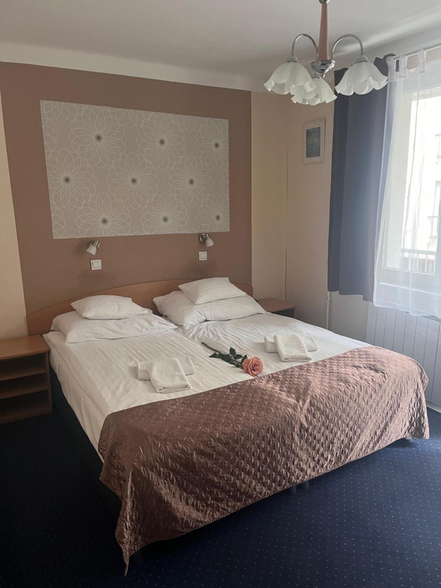 Hotel Rose City Boedapest Buitenkant foto