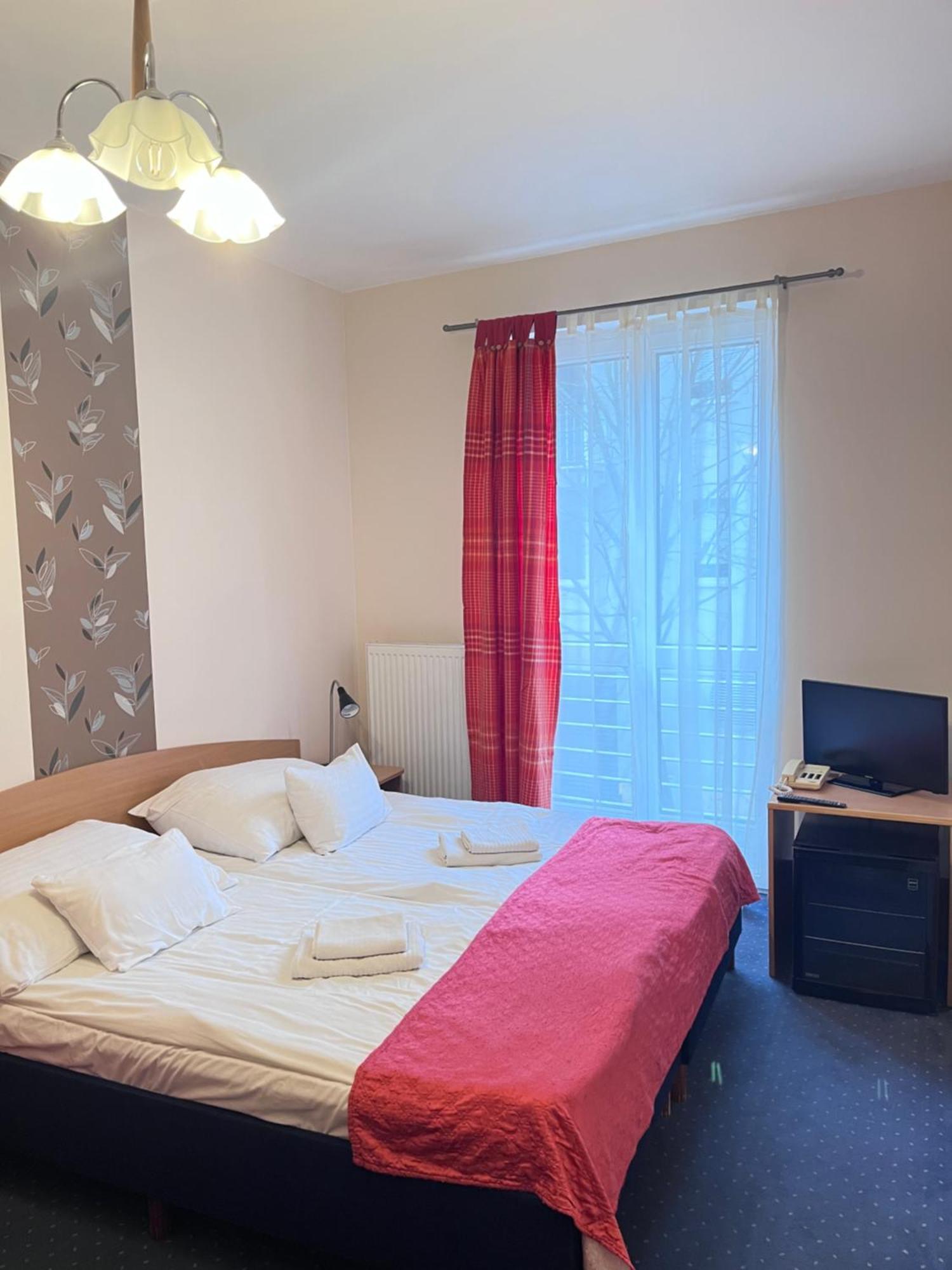 Hotel Rose City Boedapest Buitenkant foto