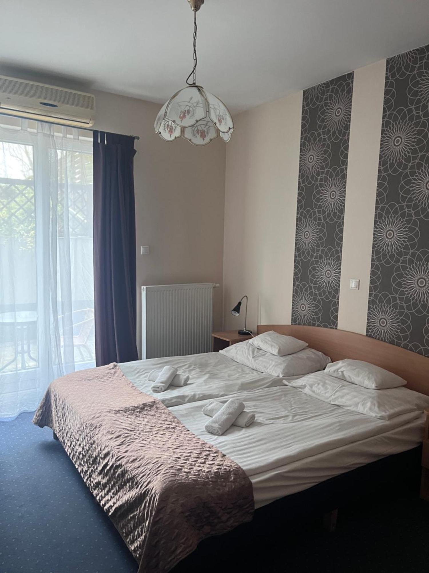 Hotel Rose City Boedapest Buitenkant foto