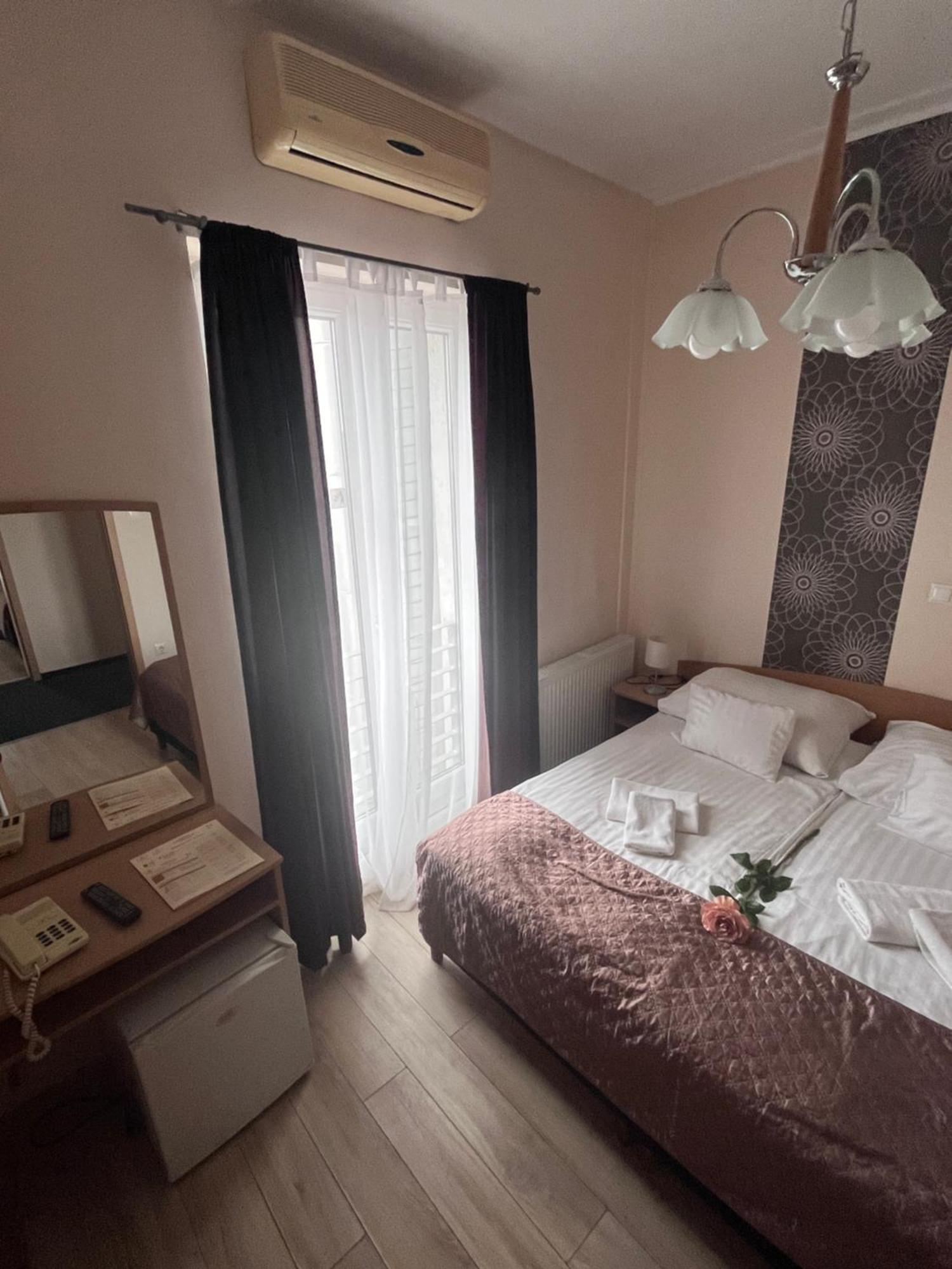 Hotel Rose City Boedapest Buitenkant foto