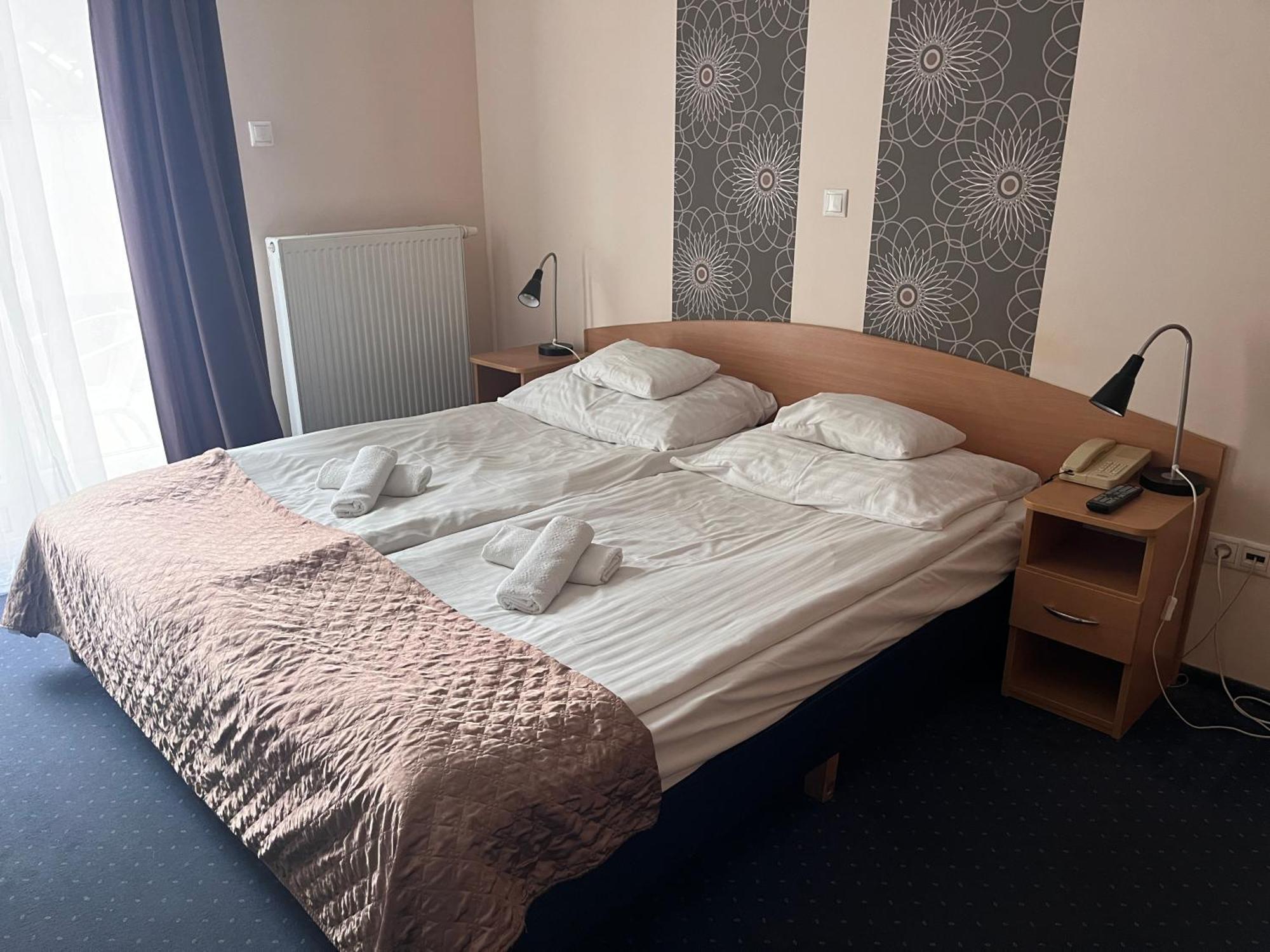 Hotel Rose City Boedapest Buitenkant foto
