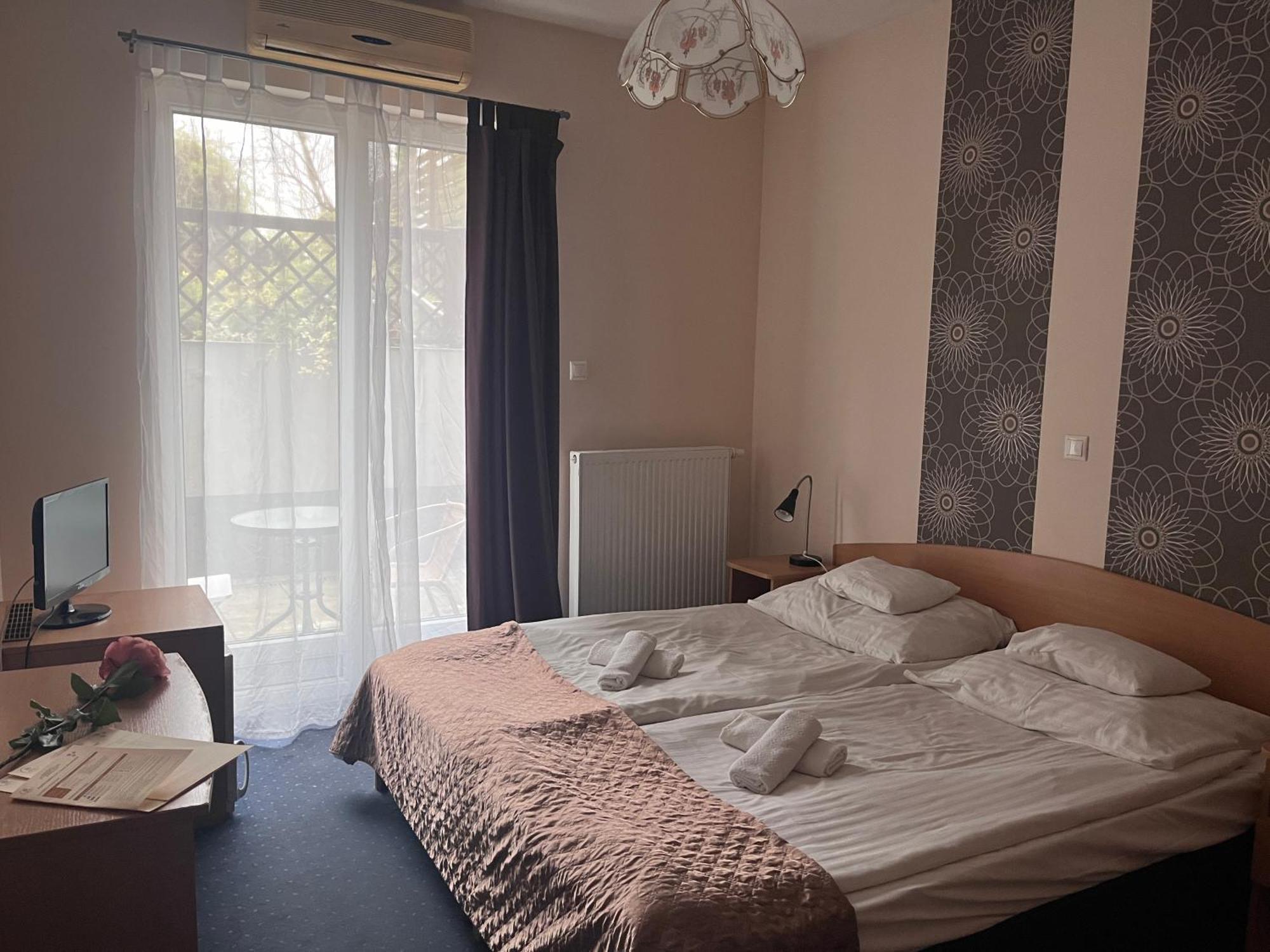Hotel Rose City Boedapest Buitenkant foto