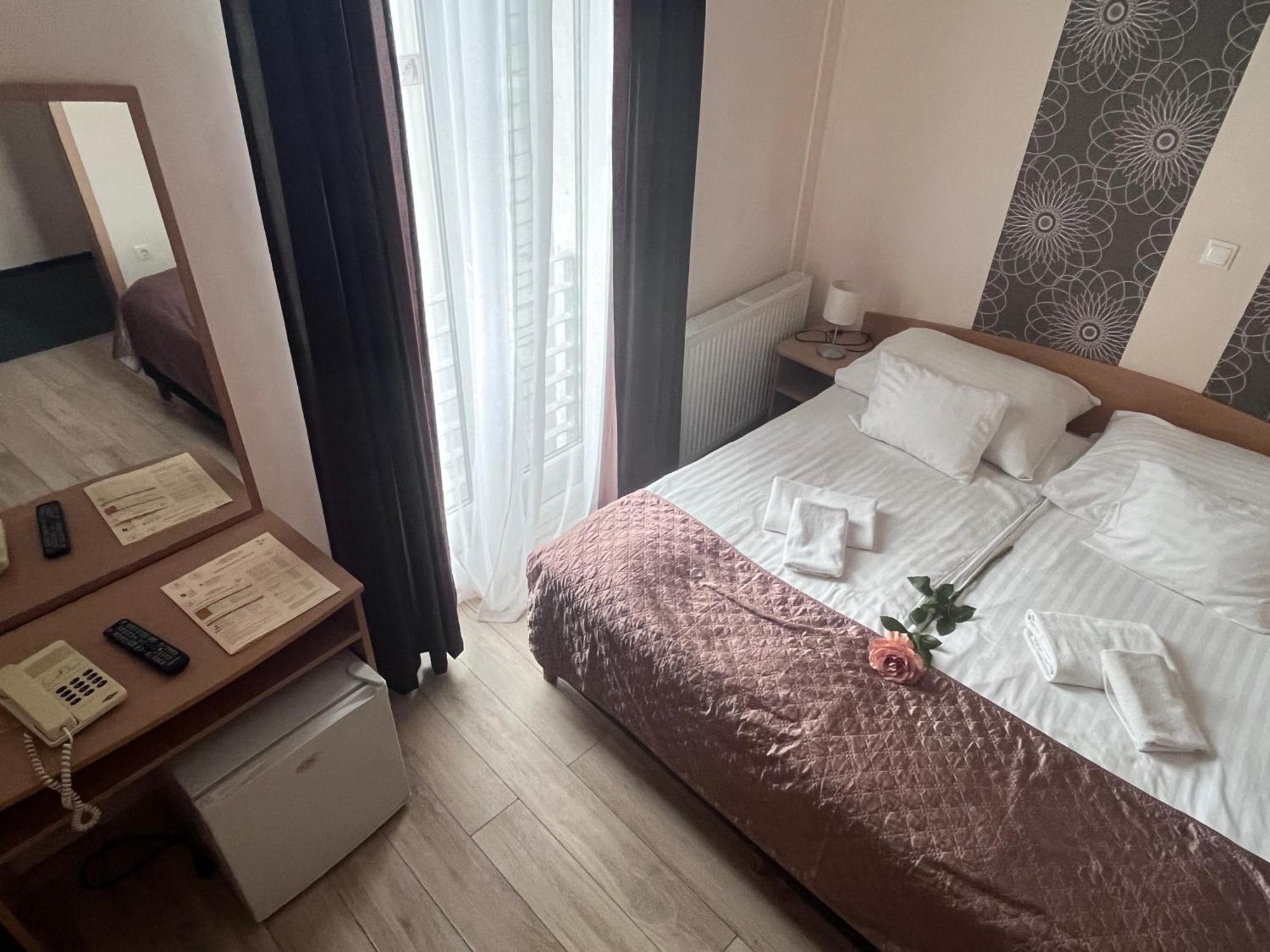 Hotel Rose City Boedapest Buitenkant foto